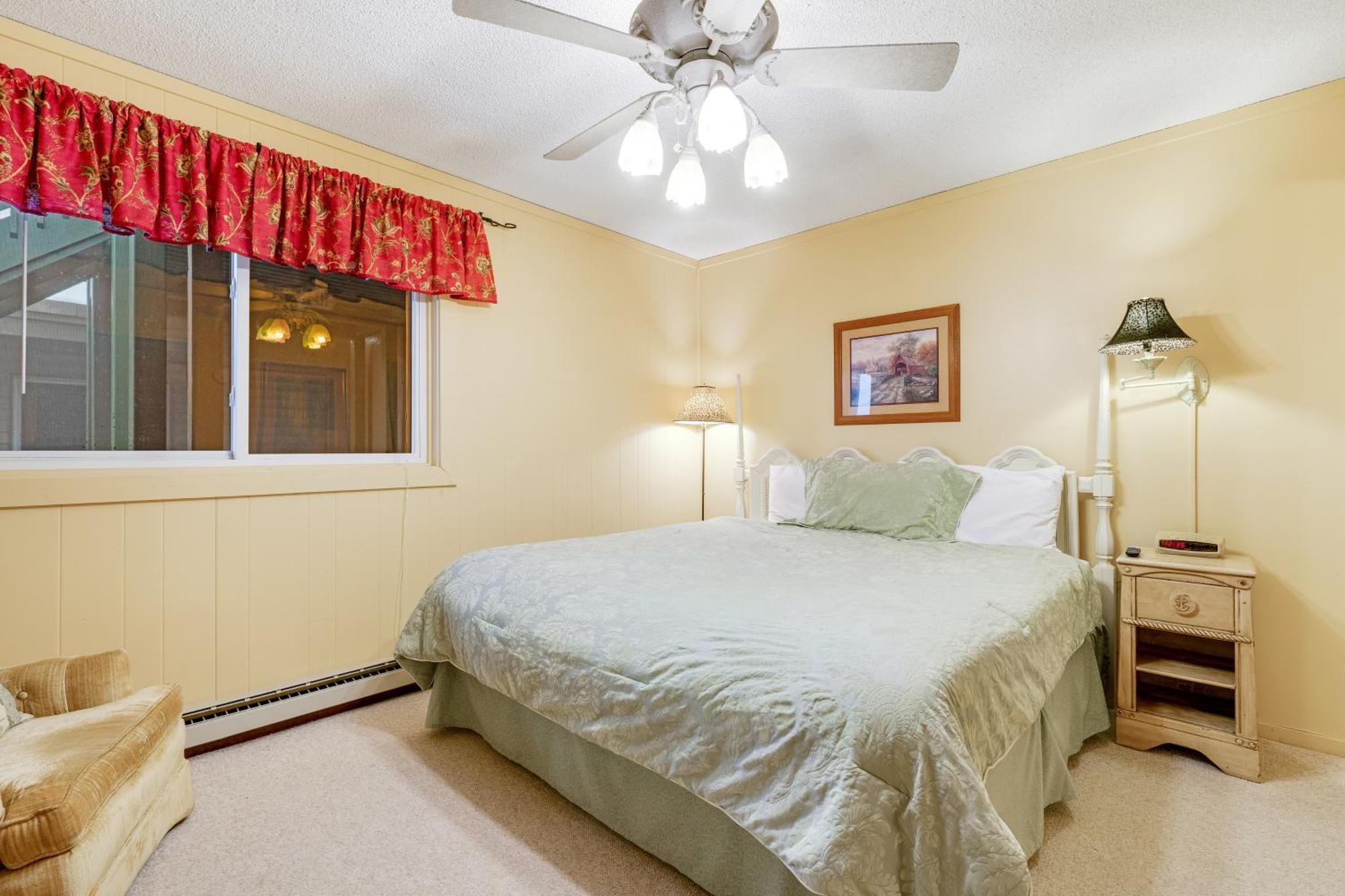 Pinnacle Beech Mountain Room photo