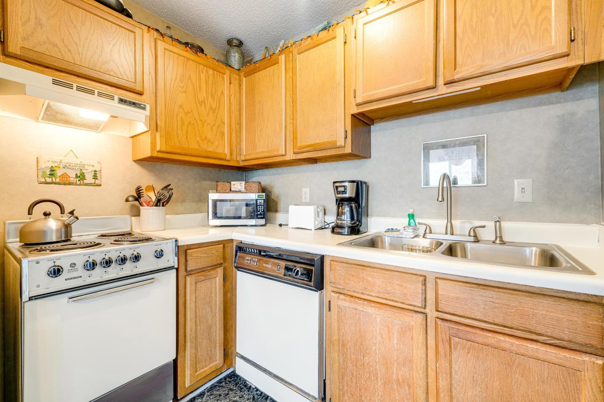 Pinnacle Beech Mountain Room photo