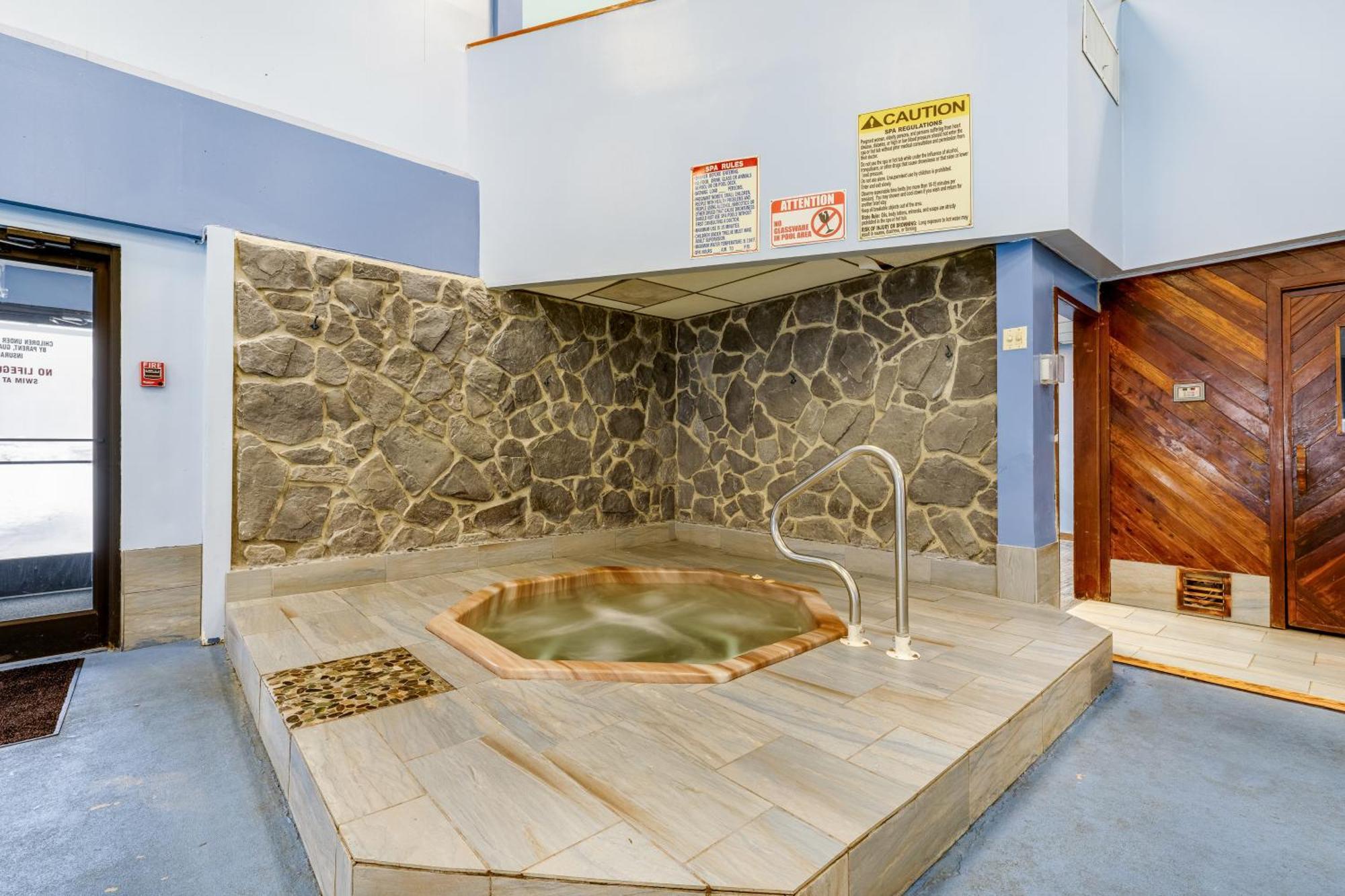 Pinnacle Beech Mountain Room photo