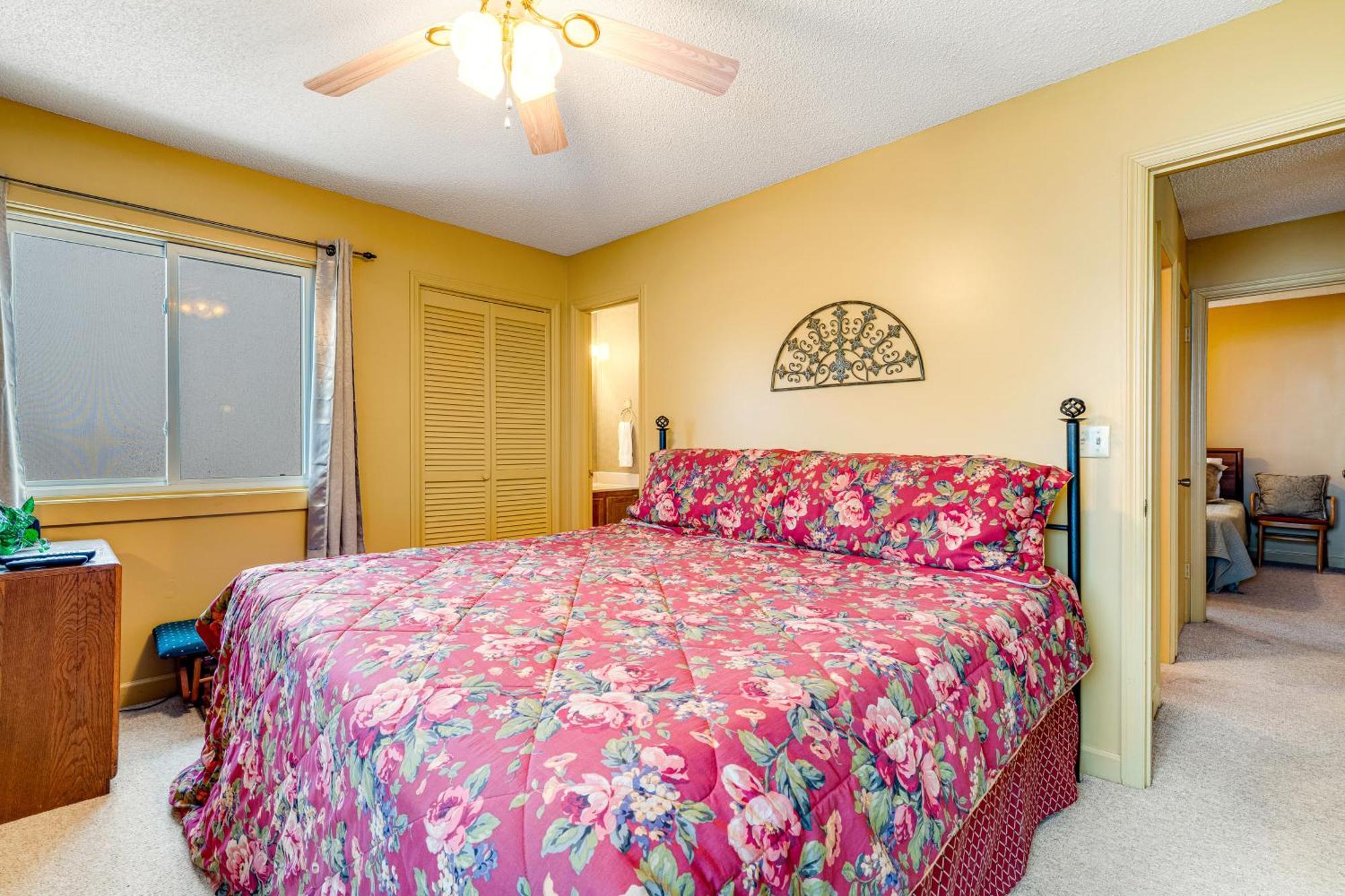Pinnacle Beech Mountain Room photo